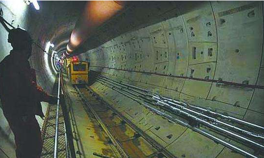 熟記安全出口濕布捂口鼻 地鐵火災切勿砸窗