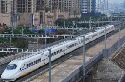 動車發(fā)生意外 牢記這8個逃生法