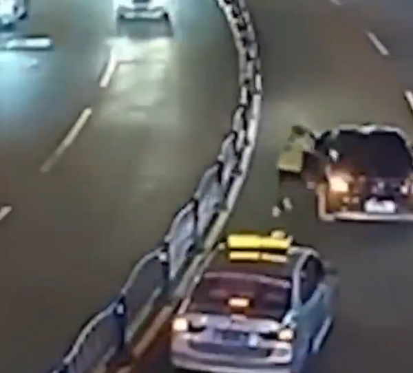 生死瞬間，外賣小哥跳車救人，平凡舉動溫暖全城